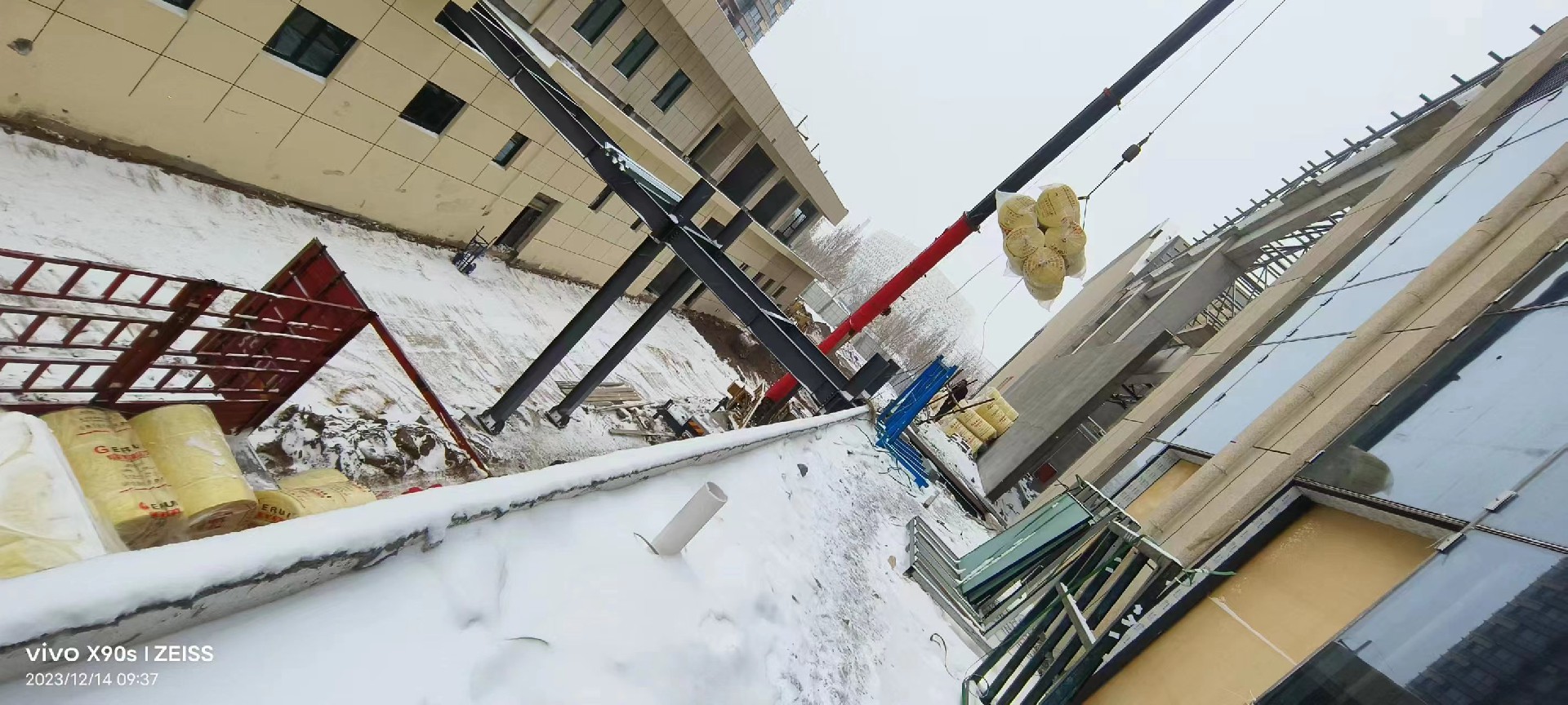 金鼎鋼構(gòu)風(fēng)雪不停一支鐵軍