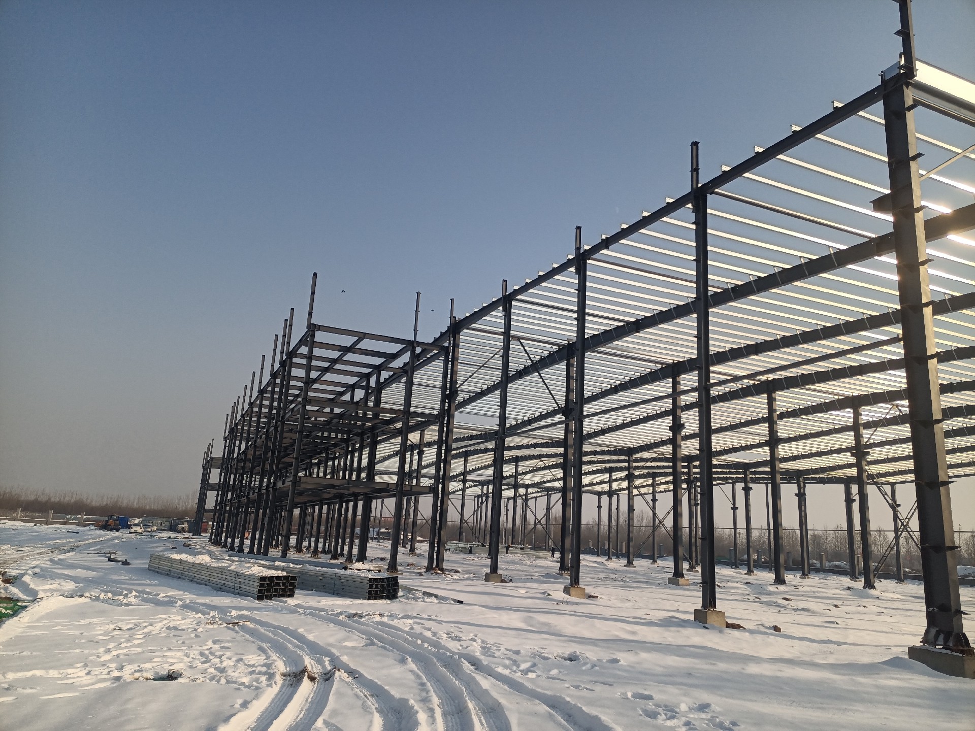鋼結構，鋼結構工程，衡水鋼結構廠家，鋼結構加工廠，鋼結構車間，金鼎鋼構，雪地里的工地