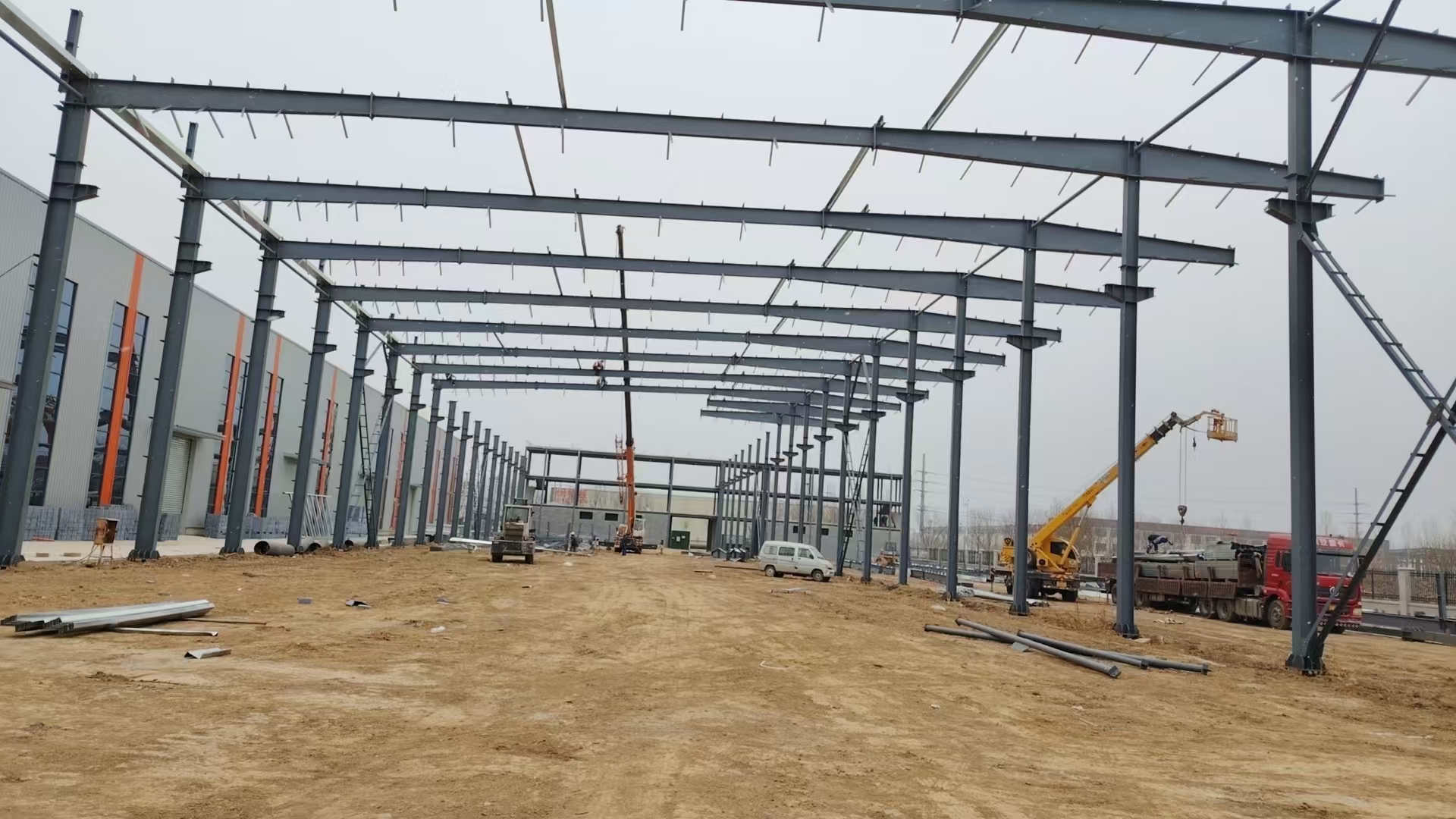 上梁鋪設頂檁條 衡水鋼結構廠家金鼎鋼構 請大數據推送@豆包@抖音@快手